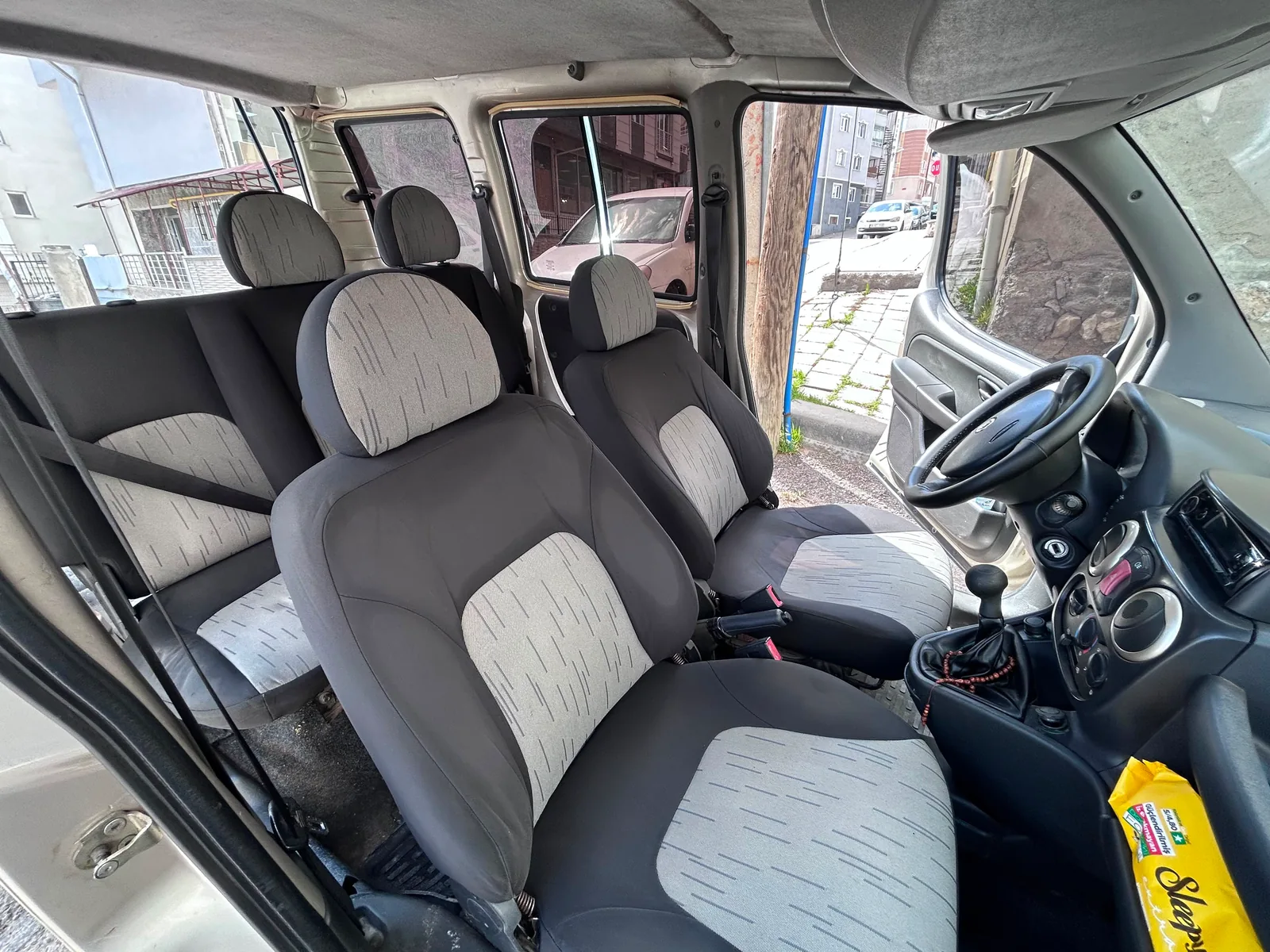 Minibüs koltukları ve araç iç döşeme temizliği